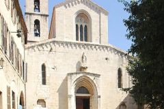 Côte d’Azur Reise Grasse – Stadtrundfahrt mit dem Petit Train durch die Altstadt und Sehenswürdigkeiten von Grasse.  Kathedrale Notre-Dame-du-Puy