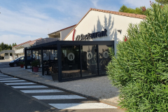 Côte d’Azur Reise Grasse. Fahrt von Orange nach Grasse. Frühstück auf der Terrasse