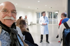 Fuehrung-durch-Haus-M-im-Staedtischen-Klinikum-Karlsruhe-durch-Professor-Uwe-Spetzger-03