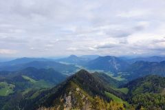 Mit-der-Hochfelln-Seilbahn-zum-Gipfel-nach-oben-01