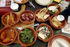 Das-Restaurant-Ritmo-im-Ratskeller-des-historischen-Rathauses-in-Hoexter-04