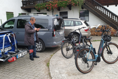 Räder abgeladen Radtour Chiemsee Chiemgau September 2025 – Tag 1