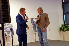 11-Vernissage-in-Karlsruhe-mit-Horst-Janson-am-16.-August-2016-Axel-Kahn-interviewt-13