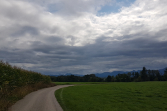 Dunkle Wolken bei der Radtour am Chiemsee im Chiemgau, September 2025, Tag 2