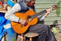 Kaffeekraenzchen-mit-spanischer-Gitarrenbegleitung-06