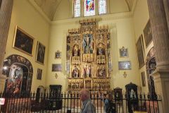 Die-Kapellen-in-den-seitenschiffen-der-Kathedrale-von-Malaga-03