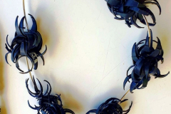 Tragbare Kunst aus gebrauchten Materialien – nachhaltig & originell