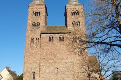Die-Historische-St-Kiliani-Kirche-in-Hoexter-01