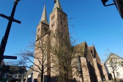 Die-Historische-St-Kiliani-Kirche-in-Hoexter-02