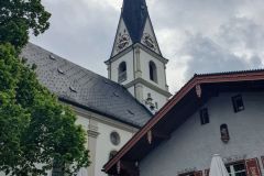 Die-Pfarrkirche-Mariae-Himmelfahrt-in-Prien-am-Chiemsee-04
