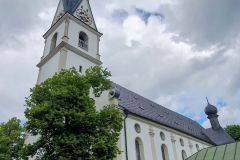 Die-Pfarrkirche-Mariae-Himmelfahrt-in-Prien-am-Chiemsee-09