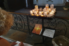 Flusskreuzfahrt Etappe 9 – Stiftskirche St. Julien in Tournon-sur-Rhône. Kerzen angezündet für uns