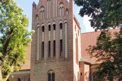 Eingangsseite der Klosterkirche St. Marien mit mittelalterlichem Backsteinportal