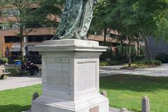 Laurentiukirche-und-Erasmus-Denkmal-Rotterdam-09