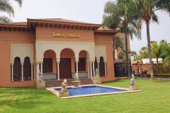 Seeotter-beobachtet-und-Papageienschau-angesehen-im-Loro-Park-auf-Teneriffa_03