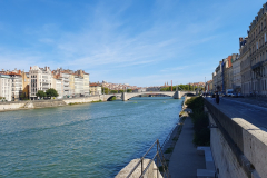 Lyon Über die Hängebrücke zur Kirche Saint Georges über die saone