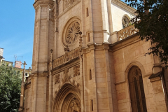 Lyon über die Hängebrücke zur Kirche Saint Georges