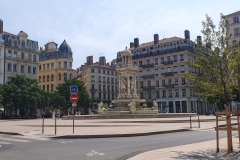 flussreise-lyon-mittelmeer-etappe-3-lyon-stadtrundgang-Place-des-Jacobins-14