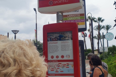 Côte d’Azur Reise Monaco. Warten auf den Bus