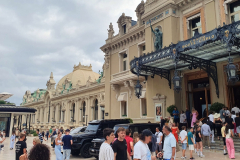 Côte d’Azur Reise Monaco. Schlangen am Casinoeingang