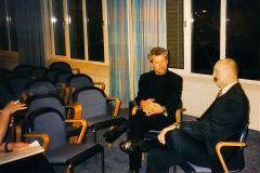 Miroslav Nemec im Interview mit Journalistin der Badischen Neuesten Nachrichten bei Benefizveranstaltung 2000