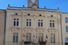Bummel in der Altstadt von Orange. Rathaus von Orange