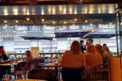 Abendessen-im-Restaurant-Washington-Post-in-Paris-04