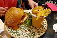 Abendessen-im-Restaurant-Washington-Post-in-Paris-05