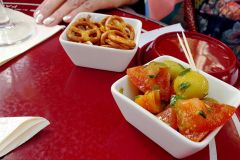 Bummel-und-Abendessen-auf-den-Champs-Elysees-im-Cafe-George-V-in-Paris-03