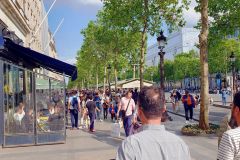 Bummel-und-Abendessen-auf-den-Champs-Elysees-im-Cafe-George-V-in-Paris-07