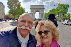 Bummel-und-Abendessen-auf-den-Champs-Elysees-im-Cafe-George-V-in-Paris-08