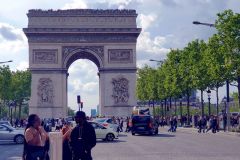 Bummel-und-Abendessen-auf-den-Champs-Elysees-im-Cafe-George-V-in-Paris-09