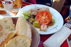 Fruehstueck-im-Cafe-George-V-und-Stadtrundfahrt-mit-dem-roten-Doppeldeckerbus-in-Paris-05