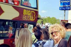 Fruehstueck-im-Cafe-George-V-und-Stadtrundfahrt-mit-dem-roten-Doppeldeckerbus-in-Paris-08