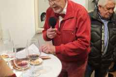 Vernissage der Frühlingsausstellung von Pavel Miguel in Karlsruhe – Besucher entdecken Zeichnungen und Skulpturen des Künstlers