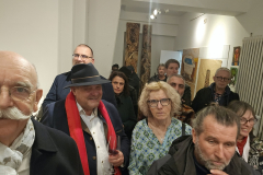 Vernissage der Frühlingsausstellung von Pavel Miguel in Karlsruhe – Besucher entdecken Zeichnungen und Skulpturen des Künstlers