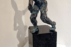 Vernissage der Frühlingsausstellung von Pavel Miguel in Karlsruhe – Besucher entdecken Zeichnungen und Skulpturen des Künstlers