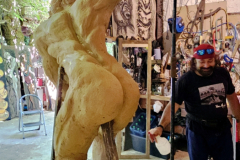 Monumentalplastik „Europa, der letzte Wurf“ während der Entstehung im Atelier