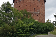 Historische Plauer Burg mit markantem Backsteinturm aus dem 13. Jahrhundert