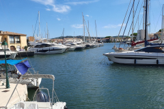 Côte d’Azur Reise Port Grimaud – Saint-Tropez. Viele Wasserstraßen