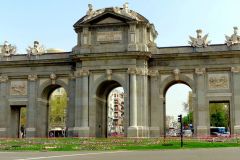 Der-Puerta-de-Alcala-in-Madrid-03