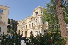 Stadtpark-und-Rathaus-von-Malaga-03
