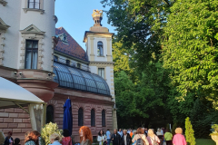 Publikum im Schlossgarten bei den Regensburger Schlossfestspielen