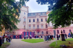 Spaziergang durch den festlich illuminierten Schlossgarten in Regensburg