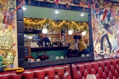 Originelle-Einrichtung-im-Restaurant-Le-Sens-Unique-in-Paris-02