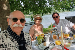 Frühstück am Rhein mit Freunden – der Beginn einer spontanen Reise nach Rom