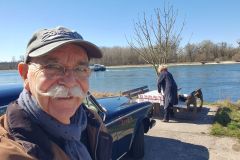 Rheinuferfruestueck-an-der-Rheinfaehre-Leopoldshafen-01