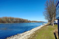 Rheinuferfruestueck-an-der-Rheinfaehre-Leopoldshafen-09