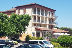 Pause am Hotel Le Beau Rivage in Condrieu und Weiterfahrt auf der ViaRhôna zum Denkmal der Granitsäulen in Chavanay
