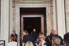 Auf dem Weg in den Petersdom durch die Heilige Pforte. Romreise mit Andreas Englisch 2025. Durch die Heilige Pforte, Sündenvergebung